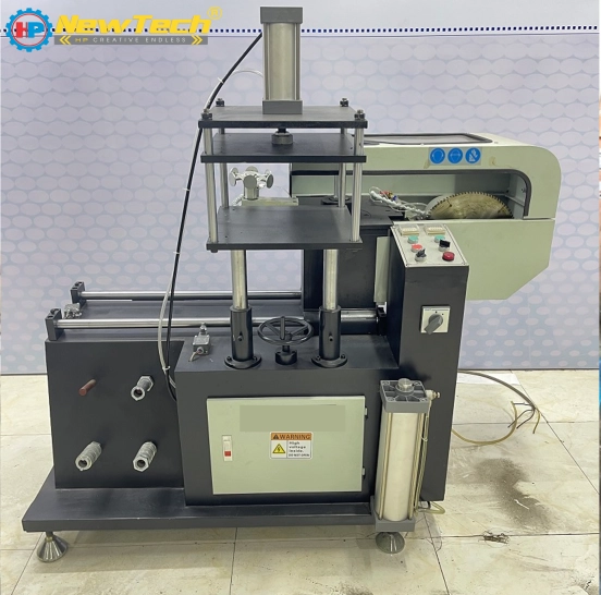 Máy phay đầu đố thay dao nhanh tích hợp cắt bụng mặt bàn kẹp lên xuống